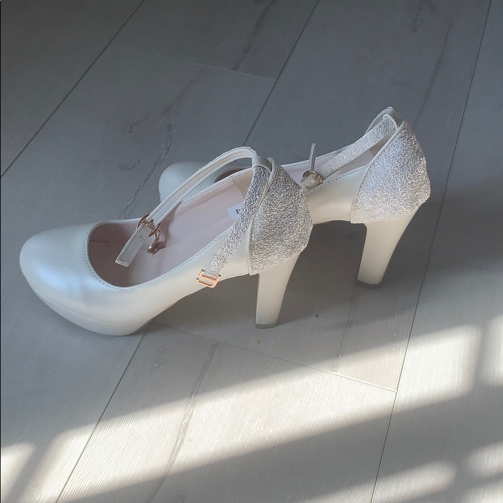 Elegant ankle strap high-heel woman shoes/ bridal